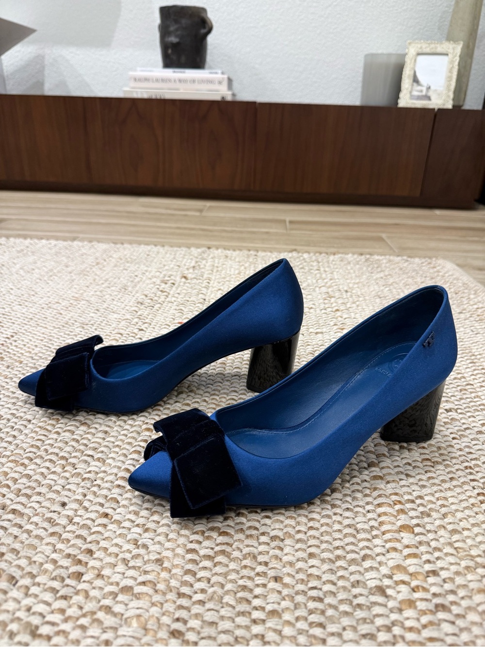 Tory Burch Navy Satin Bow Pointed Toe Block Heels - Size 8M